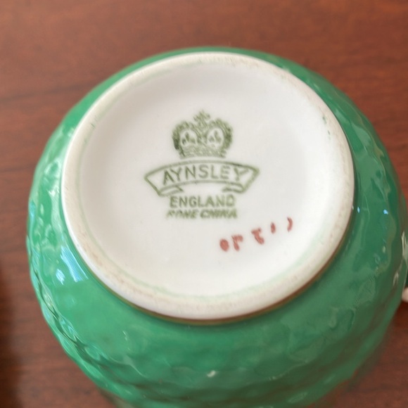 Rare Aynsley vintage bone china tea cup & saucer, bright green/gold gilt trim - Picture 6 of 10
